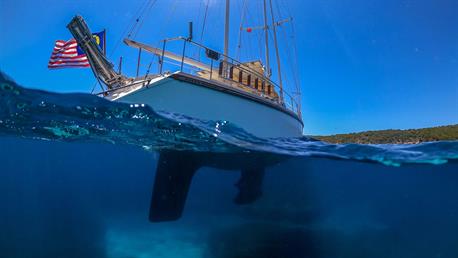 Wir ankern auf 5m Tiefe in der schönen Bucht "Spiaggia Tuerredda" im südlichen Sardinien.